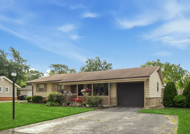 Photo 3 of Single family home for sale at 1231 Springdale Ln, Elk Grove Village, IL 60007 | MLS# 12759146 | Listing updated on 2026-09-19