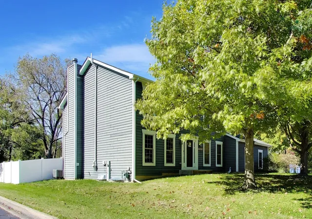 Photo 2 of Single family home for sale at 4760 Karns Ave, Lisle, IL 60532 | MLS# 12759155 | Listing updated on 2026-10-29