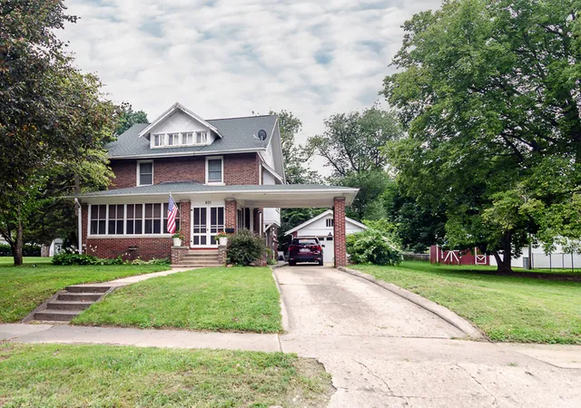 Photo 2 of Single family home for sale at 601 N Prospect Ave, Champaign, IL 61820 | MLS# 12759164 | Listing updated on 2026-10-06