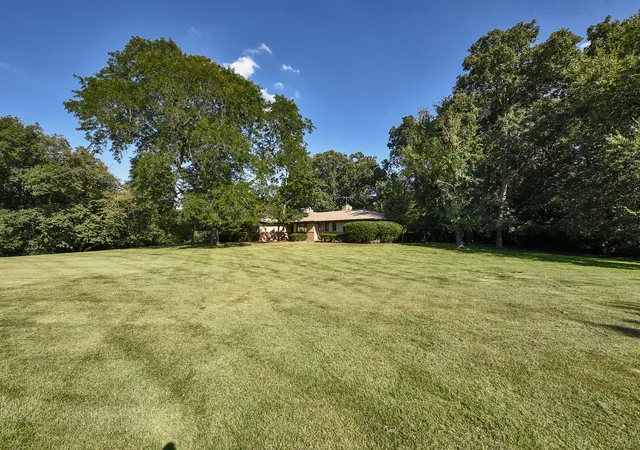 Photo 1 of Single family home for sale at 105 Lomond Dr, Inverness, IL 60067 | MLS# 12759179 | Listing updated on 2026-09-21