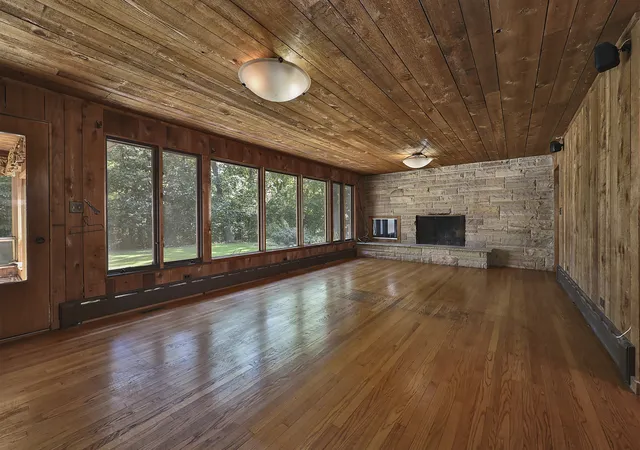 Photo 2 of Single family home for sale at 105 Lomond Dr, Inverness, IL 60067 | MLS# 12759179 | Listing updated on 2026-09-21