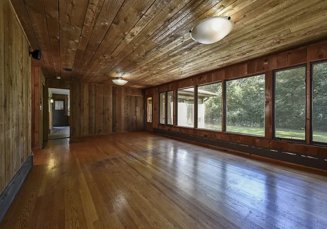Photo 3 of Single family home for sale at 105 Lomond Dr, Inverness, IL 60067 | MLS# 12759179 | Listing updated on 2026-09-21