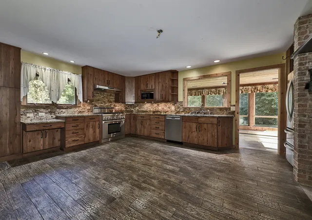 Photo 4 of Single family home for sale at 105 Lomond Dr, Inverness, IL 60067 | MLS# 12759179 | Listing updated on 2026-09-21