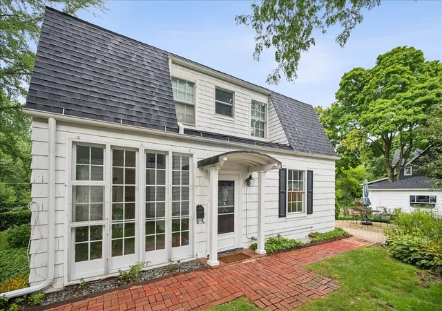 Photo 2 of Sale Pending at 1981 Linden Ave, Highland Park, IL 60035 | MLS# 12759181 | Listing updated on 2026-10-01