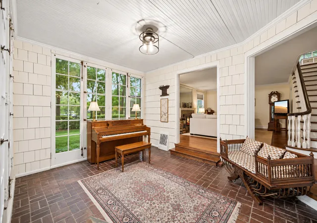 Photo 3 of Sale Pending at 1981 Linden Ave, Highland Park, IL 60035 | MLS# 12759181 | Listing updated on 2026-10-01
