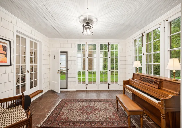 Photo 4 of Sale Pending at 1981 Linden Ave, Highland Park, IL 60035 | MLS# 12759181 | Listing updated on 2026-10-01