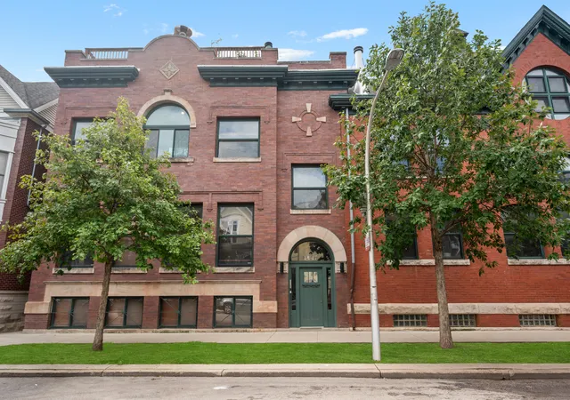 Photo 1 of Condo for sale at 1117 W Barry Ave #6, Chicago, IL 60657 | MLS# 12759183 | Listing updated on 2026-09-24