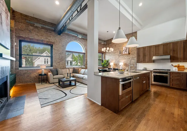 Photo 2 of Condo for sale at 1117 W Barry Ave #6, Chicago, IL 60657 | MLS# 12759183 | Listing updated on 2026-09-24