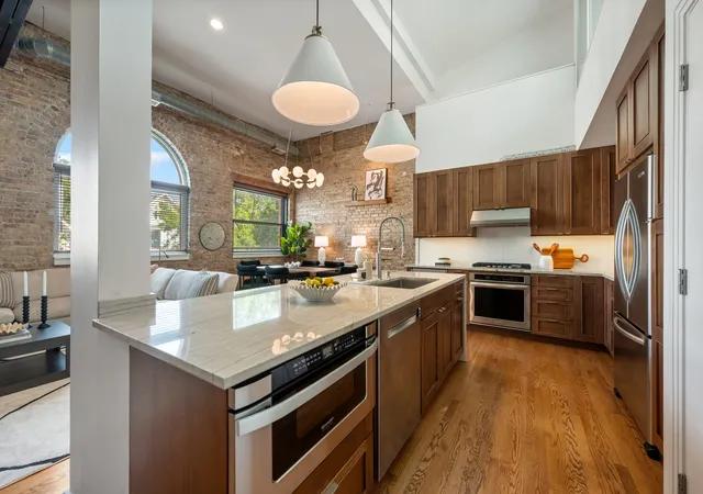 Photo 3 of Condo for sale at 1117 W Barry Ave #6, Chicago, IL 60657 | MLS# 12759183 | Listing updated on 2026-09-24