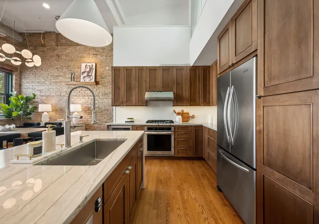 Photo 4 of Condo for sale at 1117 W Barry Ave #6, Chicago, IL 60657 | MLS# 12759183 | Listing updated on 2026-09-24