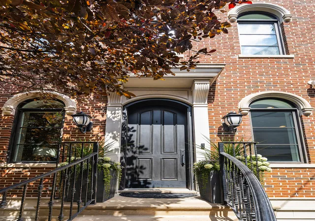Photo 2 of Mansion for sale at 1630 W Surf St, Chicago, IL 60657 | MLS# 12759195 | Listing updated on 2026-10-09