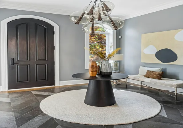 Photo 3 of Mansion for sale at 1630 W Surf St, Chicago, IL 60657 | MLS# 12759195 | Listing updated on 2026-10-09