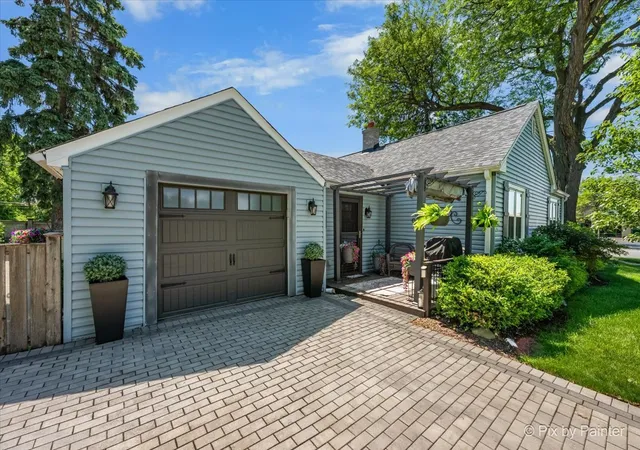 Photo 1 of Single family home for sale at 72 W Irving Park Rd, Roselle, IL 60172 | MLS# 12759203 | Listing updated on 2026-09-14
