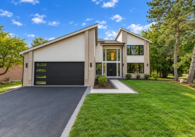 Photo 1 of Single family home for sale at 1400 Kingsport Ct, Northbrook, IL 60062 | MLS# 12759205 | Listing updated on 2026-10-06