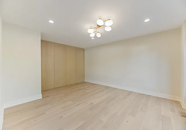 Photo 4 of Single family home for sale at 1400 Kingsport Ct, Northbrook, IL 60062 | MLS# 12759205 | Listing updated on 2026-10-06