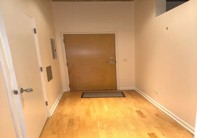 Listing Photo 2 - Condo for sale in building located at 1122 W Catalpa Ave, Chicago, IL 60640 - Unit #614