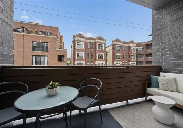 Listing Photo 4 - Condo for sale in building located at 2837 N Halsted St, Chicago, IL 60657 - Unit #2N