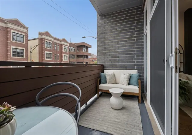 Listing Photo 5 - Condo for sale in building located at 2837 N Halsted St, Chicago, IL 60657 - Unit #2N