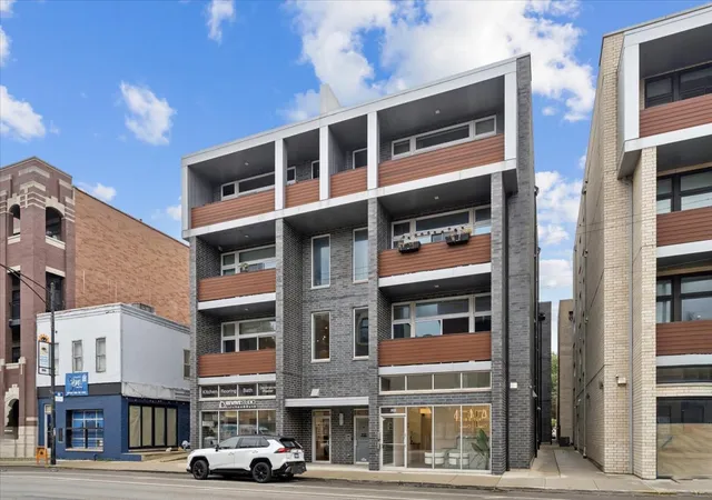 Photo 2 of Condo for sale at 2837 N Halsted St #2N, Chicago, IL 60657 | MLS# 12759219 | Listing updated on 2026-09-27