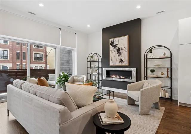 Listing Photo 1 - Condo for sale in building located at 2837 N Halsted St, Chicago, IL 60657 - Unit #2N