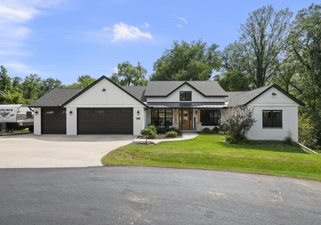 Photo 3 of Single family home for sale at 1805 Ridgefield Dr, Port Byron, IL 61275 | MLS# 12759222 | Listing updated on 2026-10-04