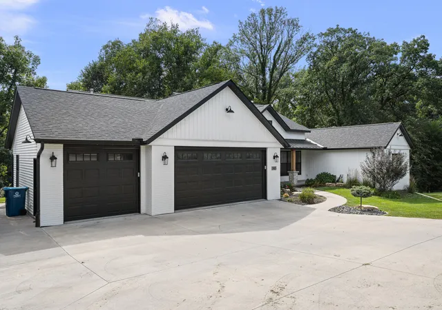 Photo 4 of Single family home for sale at 1805 Ridgefield Dr, Port Byron, IL 61275 | MLS# 12759222 | Listing updated on 2026-10-04