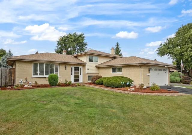 Photo 3 of Single family home for sale at 1210 N Keebie Ct, Addison, IL 60101 | MLS# 12759225 | Listing updated on 2026-09-24