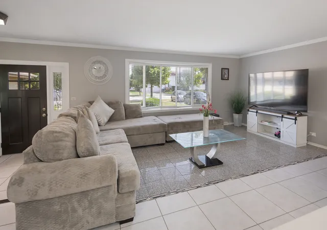 Photo 4 of Single family home for sale at 1210 N Keebie Ct, Addison, IL 60101 | MLS# 12759225 | Listing updated on 2026-09-24