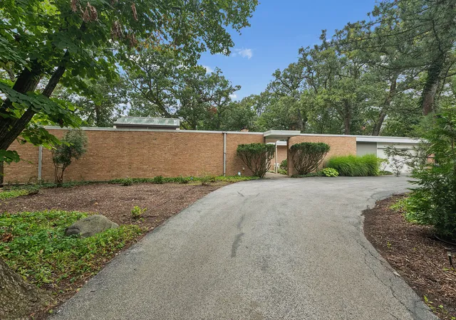 Photo 2 of Single family home for sale at 1822 Western Ave, Flossmoor, IL 60422 | MLS# 12759233 | Listing updated on 2026-10-29