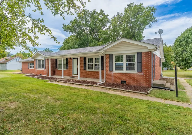 Photo 2 of Single family home for sale at 507 N Park St, Sesser, IL 62884 | MLS# 12759242 | Listing updated on 2026-09-21