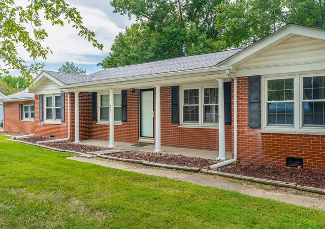 Photo 3 of Single family home for sale at 507 N Park St, Sesser, IL 62884 | MLS# 12759242 | Listing updated on 2026-09-21