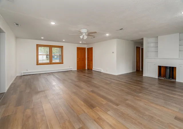Photo 4 of Single family home for sale at 507 N Park St, Sesser, IL 62884 | MLS# 12759242 | Listing updated on 2026-09-21