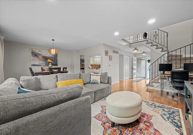 Photo 4 of Townhouse for sale at 60 N Park Blvd, Glen Ellyn, IL 60137 | MLS# 12759246 | Listing updated on 2026-09-26