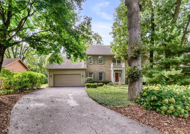 Photo 2 of Single family home for sale at 501 Pin Oak Ct, St. Charles, IL 60174 | MLS# 12759252 | Listing updated on 2026-09-18