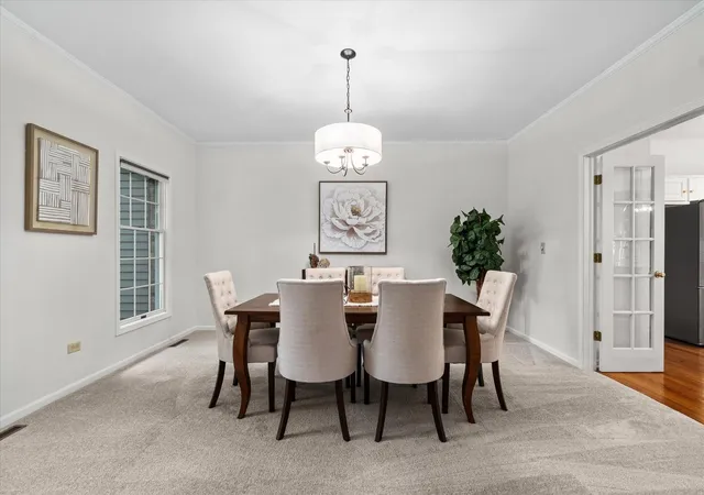 Photo 4 of Single family home for sale at 501 Pin Oak Ct, St. Charles, IL 60174 | MLS# 12759252 | Listing updated on 2026-10-09