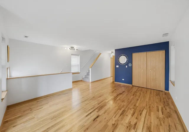 Listing Photo 4 - Condo for sale in building located at 631 E Bowen Ave, Chicago, IL 60653