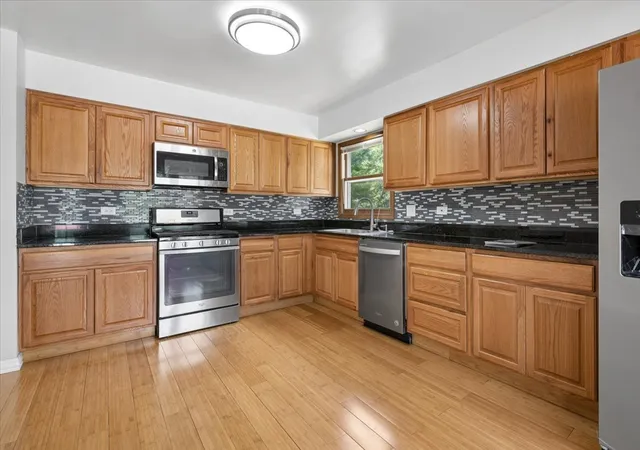 Photo 4 of Single family home for sale at 140 N Fiore Pkwy, Vernon Hills, IL 60061 | MLS# 12759259 | Listing updated on 2026-09-25