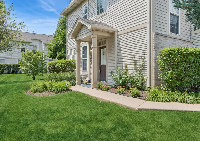 Photo 2 of Townhouse for sale at 2148 Sunrise Cir, Aurora, IL 60503 | MLS# 12759272 | Listing updated on 2026-09-16