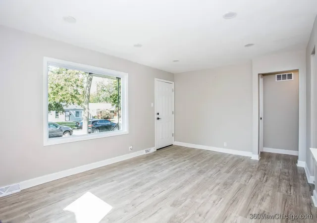 Photo 3 of Single family home for sale at 14921 Oakdale Ave, Harvey, IL 60426 | MLS# 12759275 | Listing updated on 2026-09-23