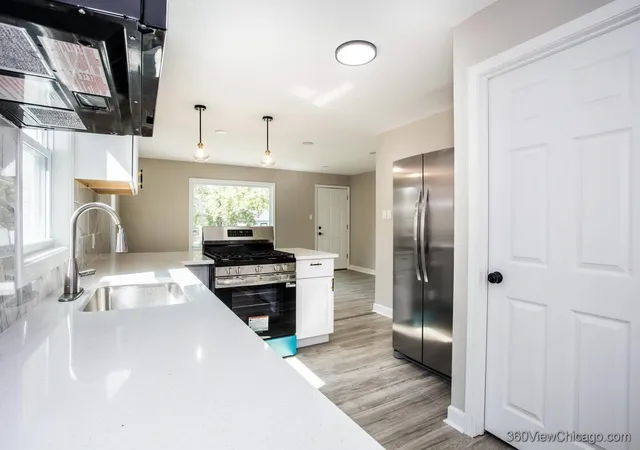 Photo 4 of Single family home for sale at 14921 Oakdale Ave, Harvey, IL 60426 | MLS# 12759275 | Listing updated on 2026-09-23