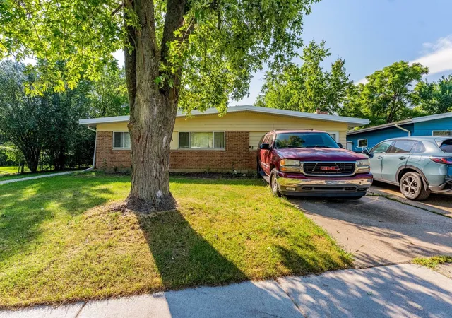 Photo 2 of Single family home for sale at 305 Somonauk St, Park Forest, IL 60466 | MLS# 12759284 | Listing updated on 2026-09-16