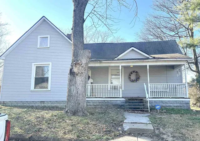 Photo 1 of Single family home for sale at 723 N 9th Street, Murphysboro, IL 62966 | MLS# 12759285 | Listing updated on 2026-09-21