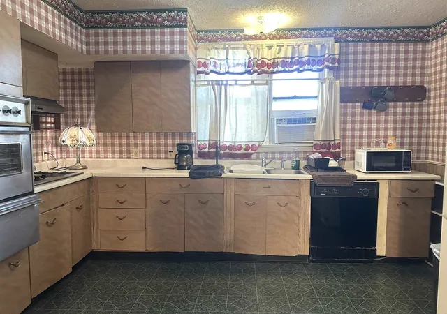 Photo 4 of Single family home for sale at 723 N 9th Street, Murphysboro, IL 62966 | MLS# 12759285 | Listing updated on 2026-09-21
