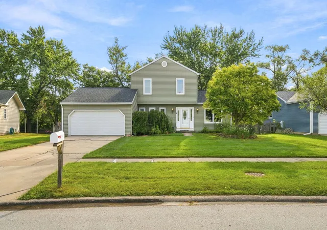 Photo 1 of Single family home for sale at 3s171 Lakeview Ct, Warrenville, IL 60555 | MLS# 12759287 | Listing updated on 2026-09-24