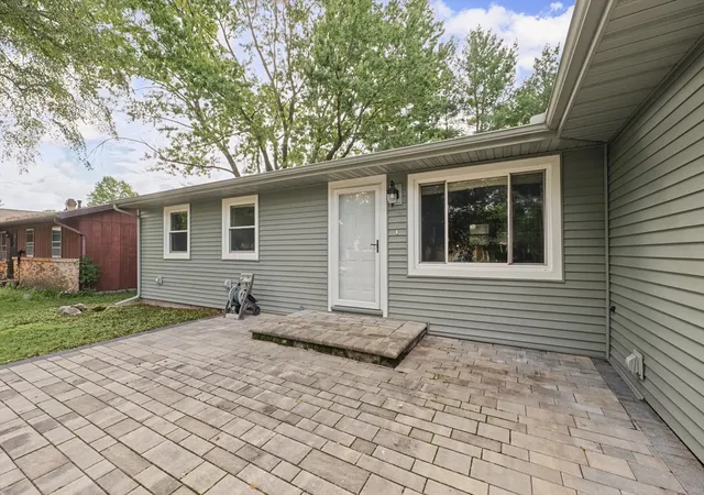 Photo 3 of Single family home for sale at 2105 Blackthorn Dr, Champaign, IL 61821 | MLS# 12759293 | Listing updated on 2026-10-02