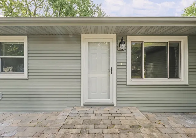 Photo 4 of Single family home for sale at 2105 Blackthorn Dr, Champaign, IL 61821 | MLS# 12759293 | Listing updated on 2026-10-02