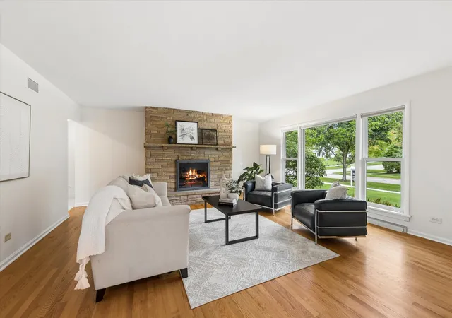 Photo 4 of Single family home for sale at 677 Wingate Rd, Glen Ellyn, IL 60137 | MLS# 12759297 | Listing updated on 2026-09-25