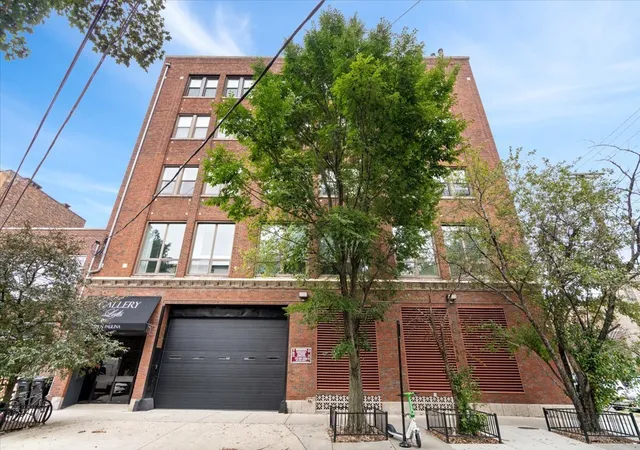 Condo for sale at 3323 N Paulina St #3E, Chicago, IL 60657 | MLS# 12759303
