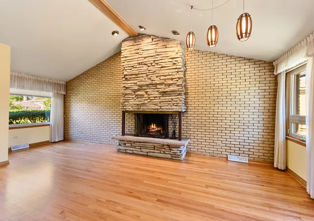 Photo 2 of Single family home for sale at 10621 Laramie Ave, Oak Lawn, IL 60453 | MLS# 12759304 | Listing updated on 2026-10-07