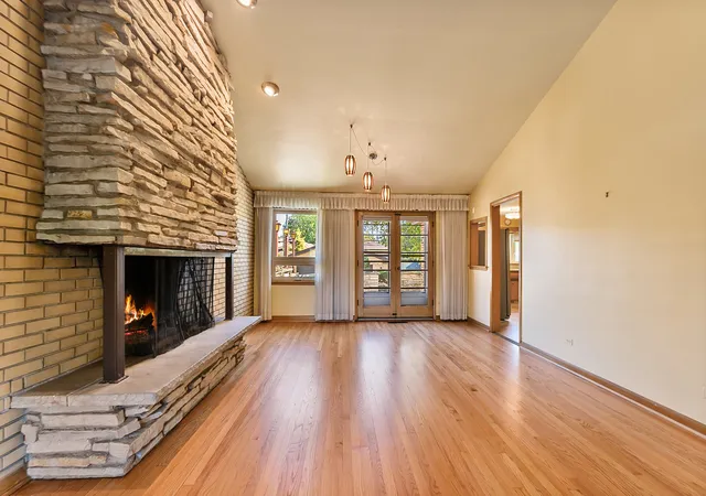 Photo 4 of Single family home for sale at 10621 Laramie Ave, Oak Lawn, IL 60453 | MLS# 12759304 | Listing updated on 2026-10-07